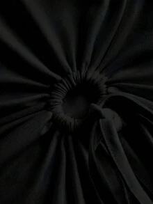 SHEIN ICON 95%纯棉黑色抽绳侧边不对称下摆抹胸上衣 - 性感修身街头优雅风，弹力四季皆宜的基础款吊带背心，适合春夏海滩度假、音乐节、锐舞派对和演唱会等场合穿着。 - 黑色 - 查看 6