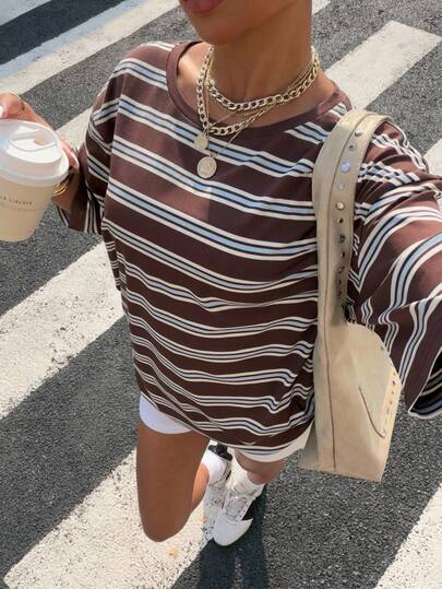 Muchica אביב וקיץ 2026 חולצת טי רפויה עם פסים וכתפיים נמוכות, מידות גדולות, ליציאות, חזרה לבית הספר, אופנת רחוב, שנה 2, חולצות קיץ