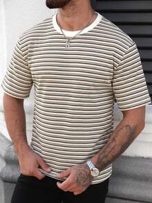 Manfinity Homme 男士舒适条纹提花圆领短袖T恤，适合男士休闲度假、派对、朋友聚会、运动、简约办公穿着，经典热销春夏山本风格短袖T恤，自穿或送礼皆宜。 - 彩色 - 查看 4