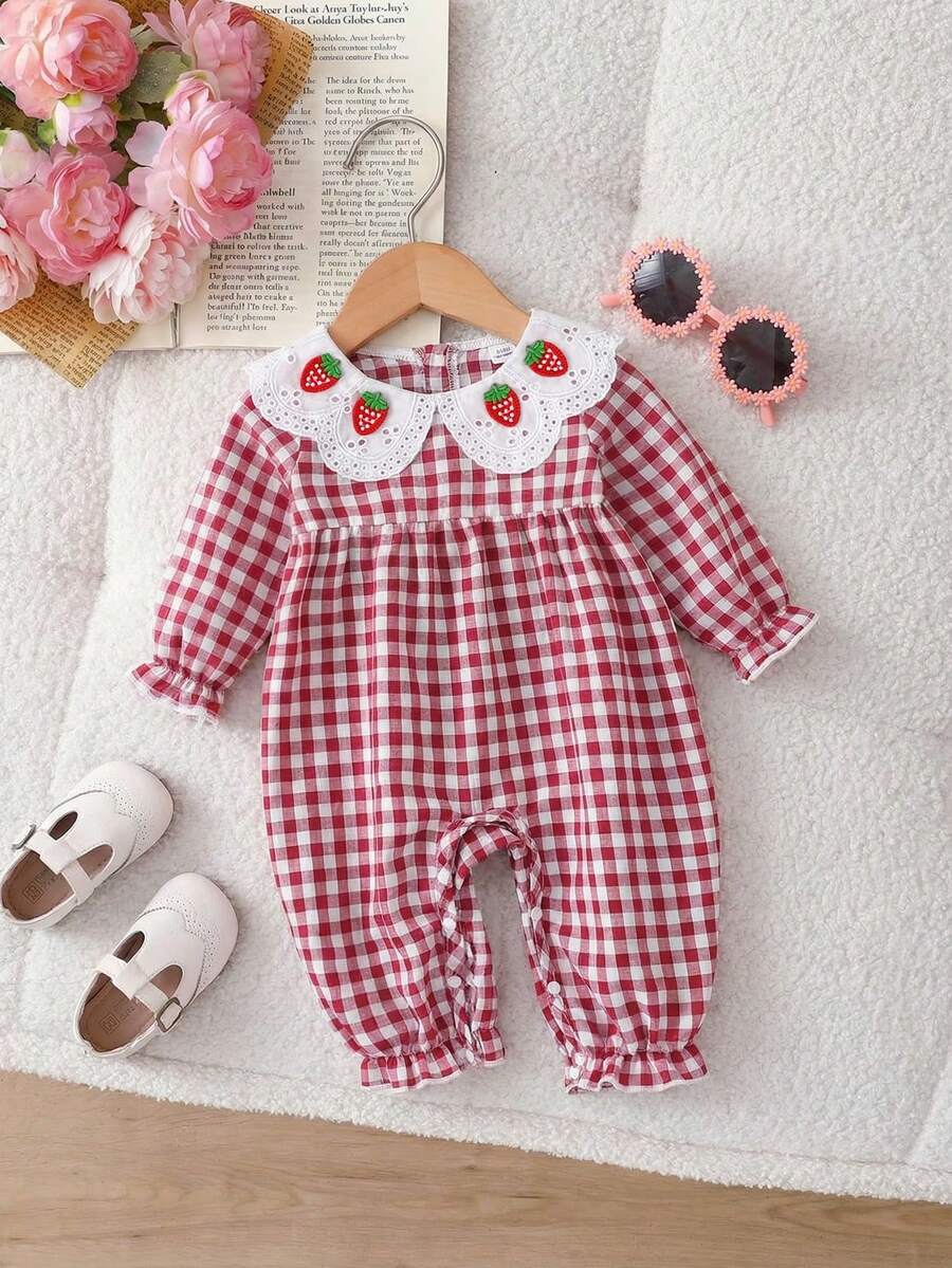 新生女宝宝格子草莓刺绣彼得潘领长袖连体衣,婴儿春秋季连体衣,女宝宝格子连身裤 - 彩色 - 查看 1