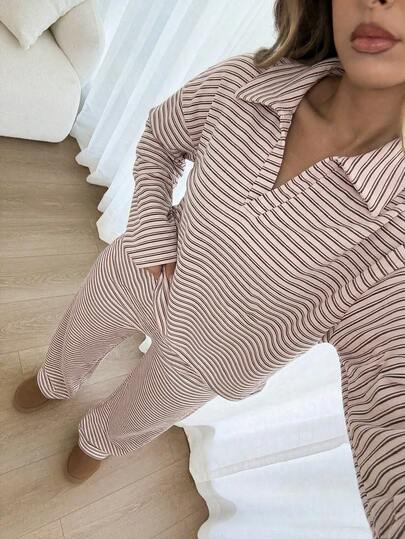 Siren Gaze Bộ đồ nữ 2 món gồm áo thun dài tay cổ chữ V tay trễ vai kẻ sọc dáng rộng và quần dài kẻ sọc cạp chun, bộ đồ len mùa đông, mùa thu/đông.