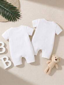 SHEIN Bộ 2 áo liền quần ngắn tay cho bé sơ sinh, bé gái và bé trai, kiểu unisex - In khẩu hiệu "Vâng. Con giống mẹ/bố!" Thích hợp cho bé từ 3-24 tháng tuổi. - trắng - Xem 2