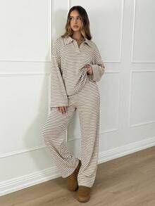 Siren Gaze Bộ đồ nữ 2 món gồm áo thun dài tay cổ chữ V tay trễ vai kẻ sọc dáng rộng và quần dài kẻ sọc cạp chun, bộ đồ len mùa đông, mùa thu/đông. - Màu be - Xem 6