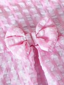 SHEIN Bộ đồ cho bé gái gồm áo dệt kim jacquard màu trắng cổ tròn tay ngắn thắt nơ và chân váy kẻ caro màu hồng. - Hồng - Xem 5