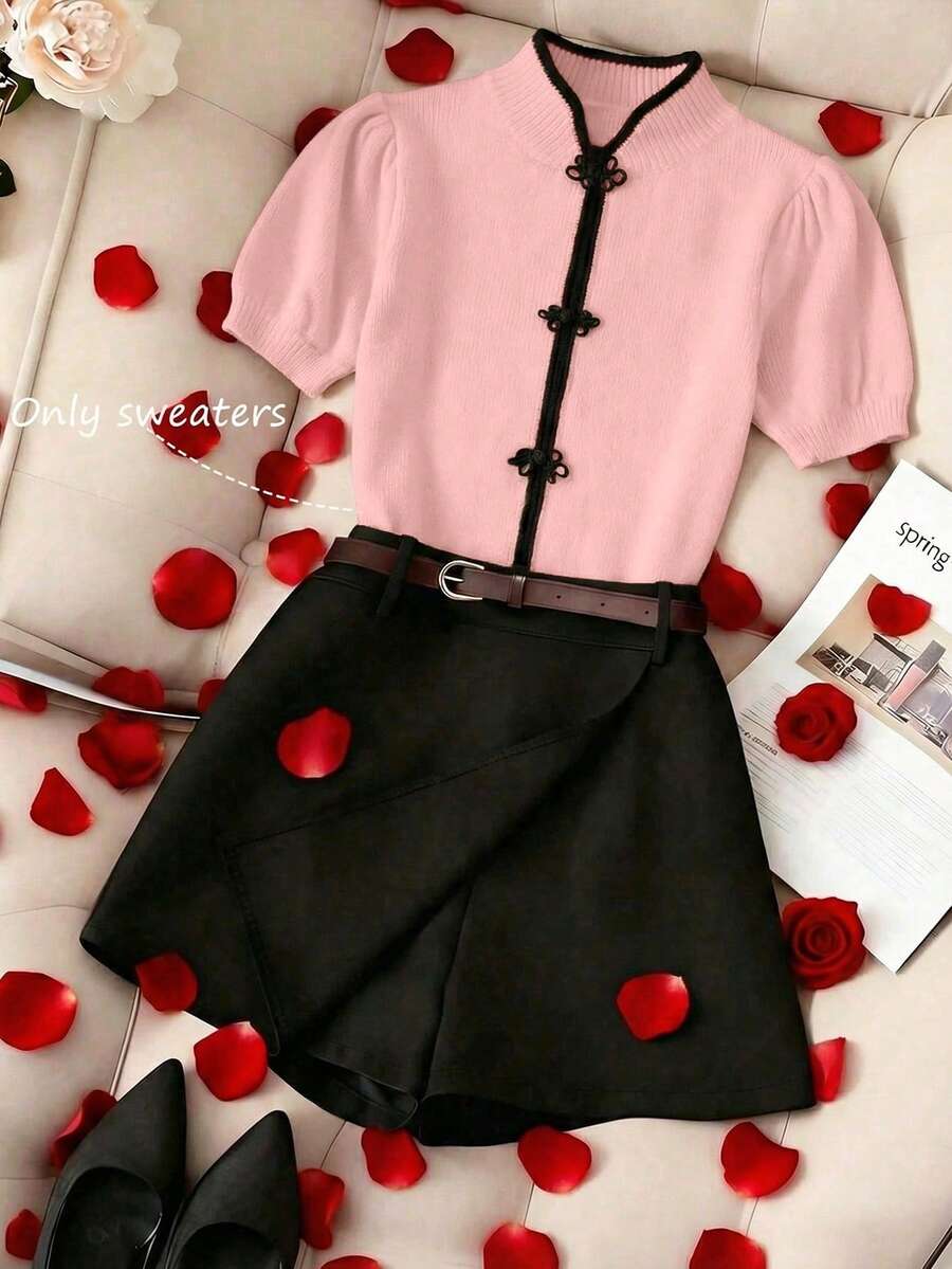 Franclia Top suelto de punto con botones negros, emparejada con cuello mao rojo de estilo chino y mangas con volantes, creando una atmósfera festiva para el Año Nuevo Chino - Rosa vieja - Ver 1