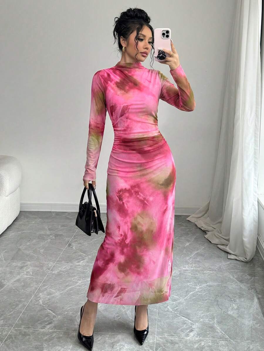 Selianne Đầm maxi nữ thiết kế mới thu đông cổ đứng tay dài xếp ly eo thon gọn chất liệu lưới nhuộm tie-dye in họa tiết tranh vẽ. - Màu hồng Bubblegum - Xem 1