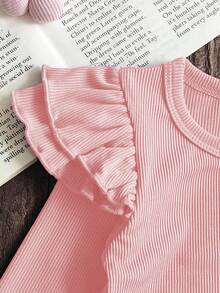 SHEIN Vintaside Kids 2件組中性嬰兒0-3歲可愛秋季親子套裝，淺藍色花卉刺繡牛仔吊帶褲套裝，含圓領長袖上衣與牛仔褲，休閒風 - 粉色 - 查看 3