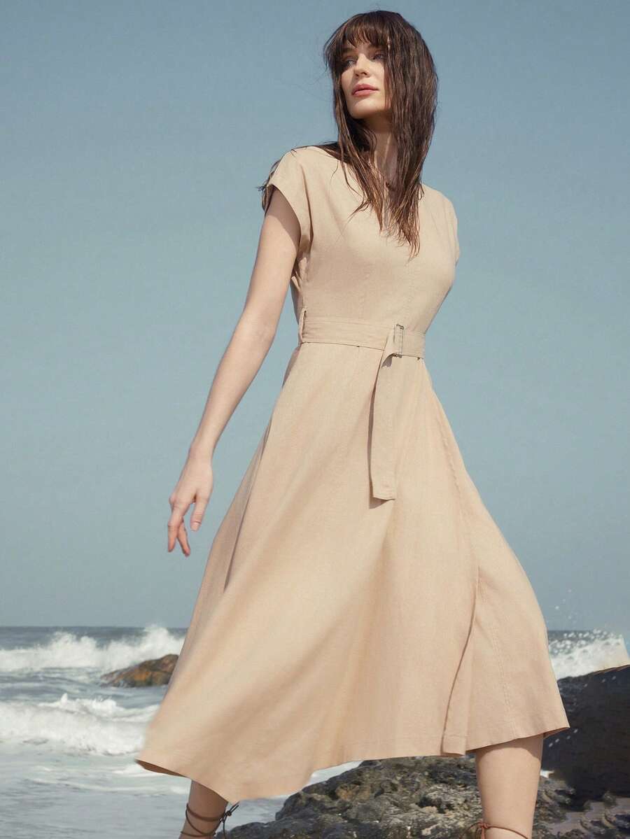 Aveloria Modichic 新款时尚休闲V领系带不对称中长连衣裙 - 卡其色 - 查看 1