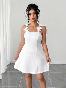 SHEIN PETITE CURVE 大码女士优雅印花无袖A字连衣裙，露背3D花朵设计，适合日常约会、旅行、拍照和外出等场合。 - 白色 - 查看 3