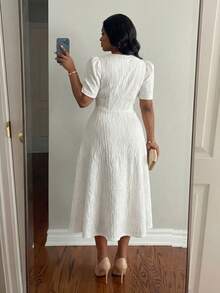 SHEIN Lady 大码女式纯色纹理心形领泡泡袖优雅连衣裙 - 白色 - 查看 3