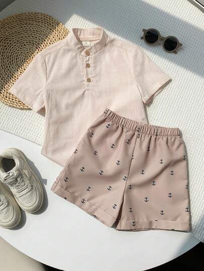 SHEIN Bộ 2 món cho bé trai, gồm áo thun dệt kim cổ đứng phối màu tương phản, kiểu dáng thường ngày, đa năng, gồm áo thun và quần short dệt kim, thích hợp cho mùa xuân/hè, mặc hàng ngày, thể thao, dã ngoại, đi học, tụ họp, lễ hội, biểu diễn và chụp ảnh.