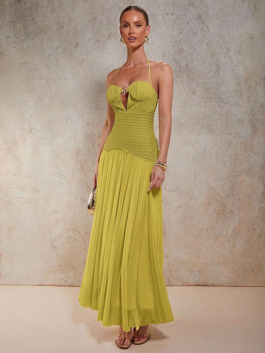 COSMINA Đầm nữ màu trơn xếp ly cổ yếm hở lưng - màu xanh lá - Xem 1