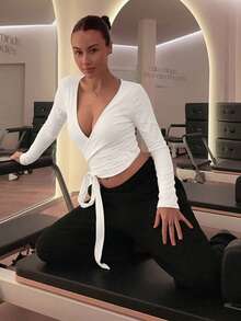 Abrilcols Áo crop top tay dài cổ chữ V tập yoga thể thao màu hồng mềm mại, độ đàn hồi cao, thời trang, giản dị, thiết kế thanh lịch, phù hợp cho mọi đối tượng dành cho phụ nữ, mùa xuân và mùa thu - trắng - Xem 6