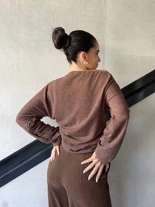 Marta Soriano 女士斜肩长袖短款休闲T恤，时尚百搭 - 咖啡棕 - 查看 2