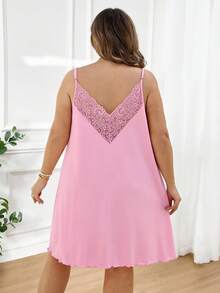 SHEIN CURVE+ Curve Size US22 音樂節海邊度假波希米亞風女款對比蕾絲優雅背心洋裝，性感細肩帶對比蕾絲洋裝 - 粉色 - 查看 2