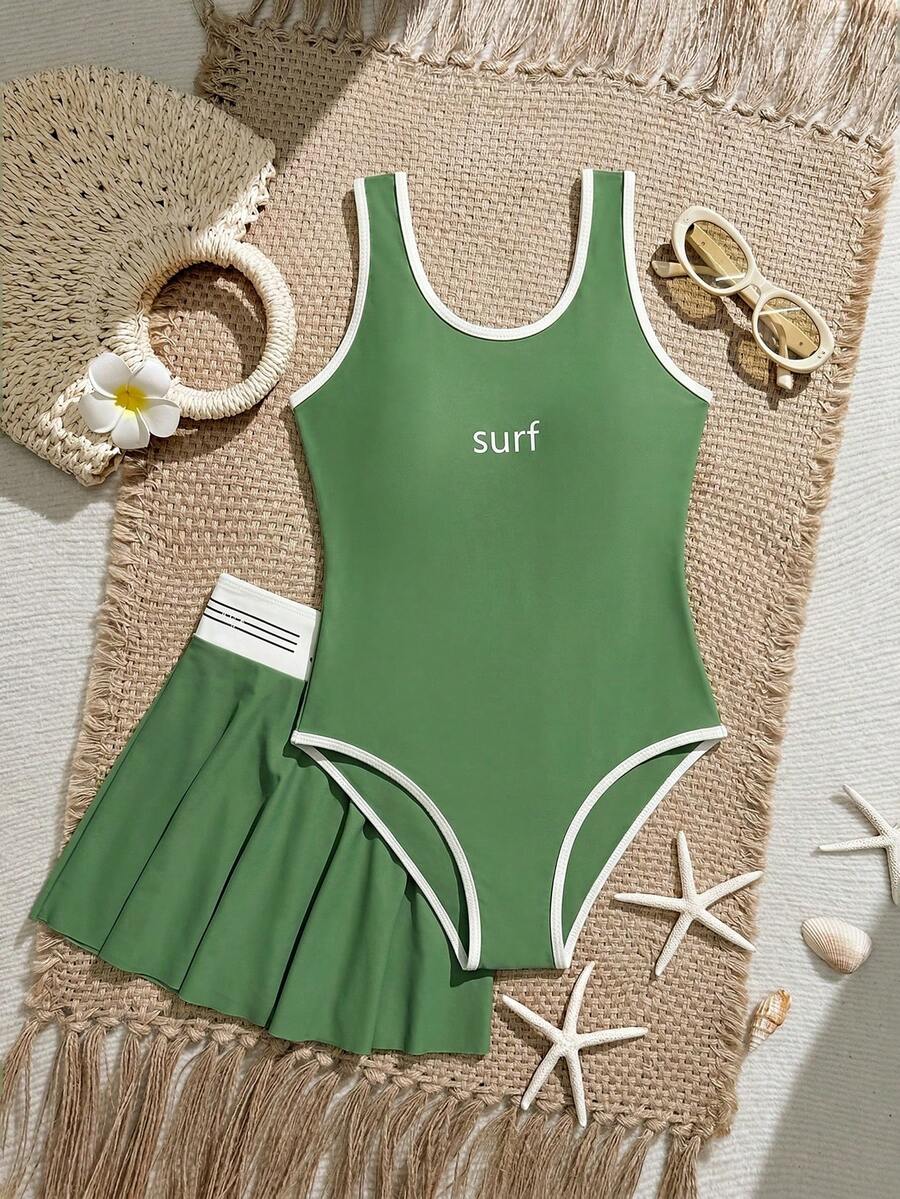 Conjunto de traje de baño de una pieza con estampado de letras y falda de cubrir para niña preadolescente en vacaciones de verano - Verde militar - Ver 1