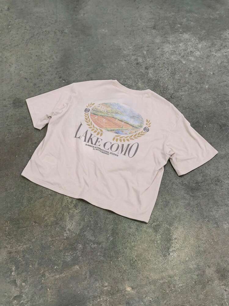 Camiseta de cuello redondo de manga corta con estampado gráfico de la cancha de tenis de Lake Como, de corte relajado para hombres