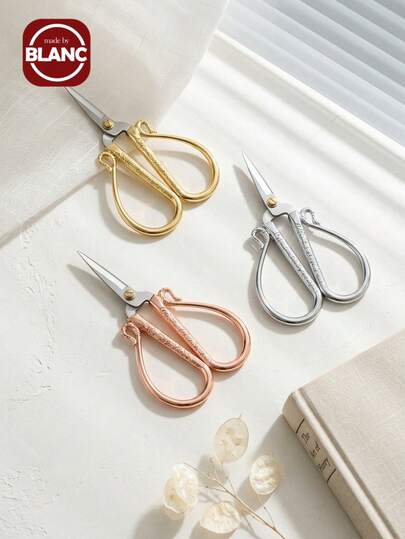 Madebyblanc Kéo họa tiết mây cổ điển, kéo may kiểu Trung Quốc, kéo cắt tỉa đầu nhọn, dụng cụ DIY bằng thép không gỉ, dễ vệ sinh, thích hợp cho thêu thùa, may vá, thủ công mỹ nghệ, tác phẩm nghệ thuật hàng ngày, thường được sử dụng trong nhà bếp, văn phòng, nhà cửa, quà tặng thời trang (Vàng/ Bạc/ Đồng đỏ/ Cổ điển)