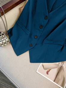 SHEIN Clasi Damen Große Größen Set aus V-Ausschnitt Ärmellos Top und Shorts, Einreiher, Lässig Alltags Outfit - Taubenblau - Übersicht 3