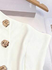 SHEIN Franclia 女士新款时尚优雅S型性感不对称领金属扣装饰白色纯棉衬衫，春夏款，白色衬衫，纯棉衬衫，优雅女士衬衫 - 白色 - 查看 5