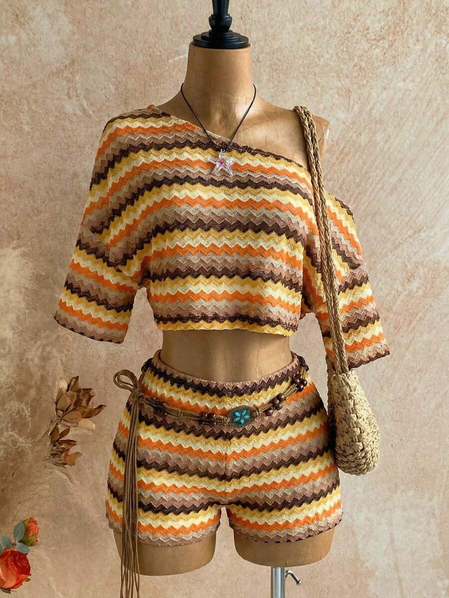 SHEIN EZwear Bộ đồ nữ 2 món gồm áo và quần ngắn dệt kim tay ngắn cổ lệch, họa tiết sọc zigzag, kiểu dáng thường ngày. - Nhiều màu - Xem 1