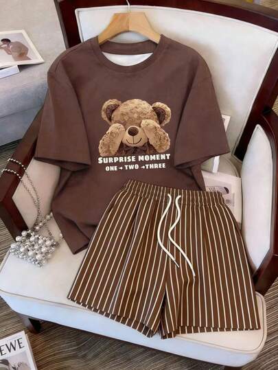 Conjunto informal de 2 piezas de camiseta de manga corta con estampado de letra y oso de dibujos animados, y shorts con cordón en la cintura para mujer