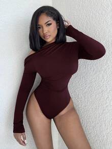 Alexandranx Body femme à manches longues avec épaule asymétrique et froncée, couleur unie - Bordeaux - Voir 5