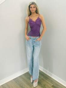 Sydney Algeri Top tipo camiseta con lazo en contraste y encaje, estilo Y2K - Morado Violeta - Ver 3