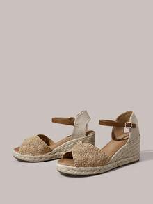 Styleloop Giày sandal đế xuồng cao gót cho nữ, chất liệu vải dệt rỗng, gót dây thừng, phụ kiện không thể thiếu cho kỳ nghỉ, phong cách bohemian, lễ hội âm nhạc, trang phục dự tiệc, phong cách retro Mỹ, trang phục đi nghỉ mát, đồ dùng cần thiết khi đi du lịch. - Màu be - Xem 2