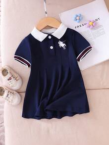 SHEIN 1件女嬰海軍藍白配色 Polo 洋裝，可愛馬匹印花，羅紋領口與袖口，夏季返校短袖幼童休閒套裝 - 寶藍色 - 查看 3