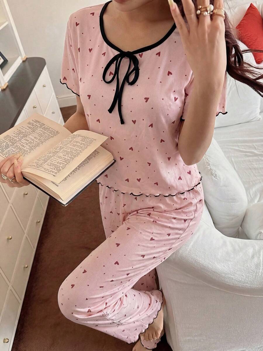 Napfluff Bộ đồ ngủ 2 món gồm áo ngủ tay ngắn cổ vuông in hình trái tim, viền màu tương phản. - Màu Hồng baby - Xem 1