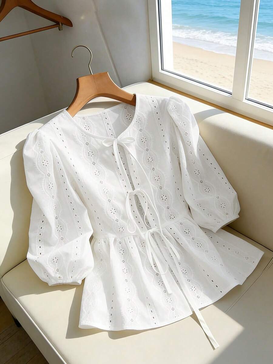 Franclia Đa năng, Thanh lịch, Cổ điển, Thời trang, Nghỉ dưỡng, Sang trọng, Thành thị, Công sở, Đi làm, Vui tươi, Ngày Valentine, Hẹn hò, Tiệc tùng, Đi biển, Áo sơ mi nữ tay ngắn cổ tròn thắt nơ phía trước thêu, Áo kiểu Boho trắng, Áo kiểu Boho cho nữ, Áo kiểu đục lỗ cho nữ, Áo sơ mi đục lỗ trắng, Áo sơ mi tay dài trắng, Áo sơ mi tay phồng, Áo trắng thanh lịch, Áo và áo kiểu nữ, Áo trắng nữ công sở, Áo sơ mi nữ, Áo kiểu cắt laser, Áo sơ mi trắng, Áo kiểu cho nữ, Áo kiểu thanh lịch, Áo kiểu mới về, Áo kiểu Pháp - trắng - Xem 1