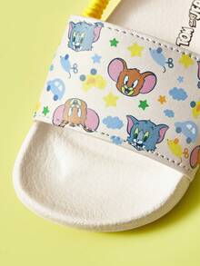 TOM & JERRY X SHEIN Dép lê trẻ em màu trắng hình hoạt hình dễ thương, có chun co giãn, chống trơn trượt, nhanh khô, thích hợp cho trẻ mới biết đi và trẻ sơ sinh, chất liệu EVA nhẹ và bền, dùng trong nhà, sân chơi, trong nhà và ngoài trời. - trắng - Xem 2