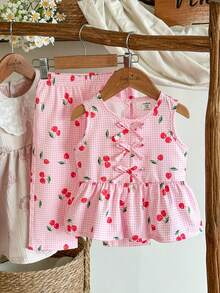 SHEIN Vintaside Kids 女婴两件套夏季套装，蓝白格子樱桃印花无袖上衣搭配同色长裤，清新乡村风，适合海滩度假、公园郊游和日常穿着。 - 粉色 - 查看 5