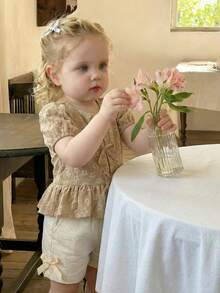SHEIN Vintaside Kids 女婴衬衫，采用独特的印花面料，乡村度假风格，可爱时尚，适合春夏穿着，带有蝴蝶结装饰。 - 杏色 - 查看 5