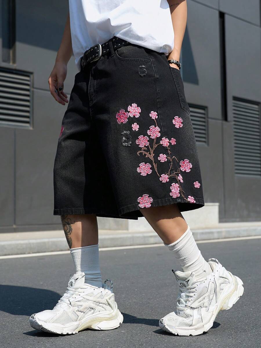 Manfinity EMRG Men's Street Fashion Casual Distressed Embroidered Black Denim Shorts - Black - View 1