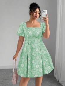 SHEIN Clasi 大码女装畅销花卉提花优雅花瓣袖方领连衣裙 女装 夏季连衣裙 野餐连衣裙 休闲连衣裙 春季连衣裙 夏季花卉连衣裙 泡泡袖连衣裙 休闲花卉连衣裙 绿色花卉连衣裙 - 綠色 - 查看 1