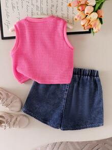 SHEIN Genkimix Kids 女童钩针镂空针织打底衫，蓝色牛仔短裤，甜美无袖白色碎花背心，夏季户外度假活力女童套装 - 粉色 - 查看 2