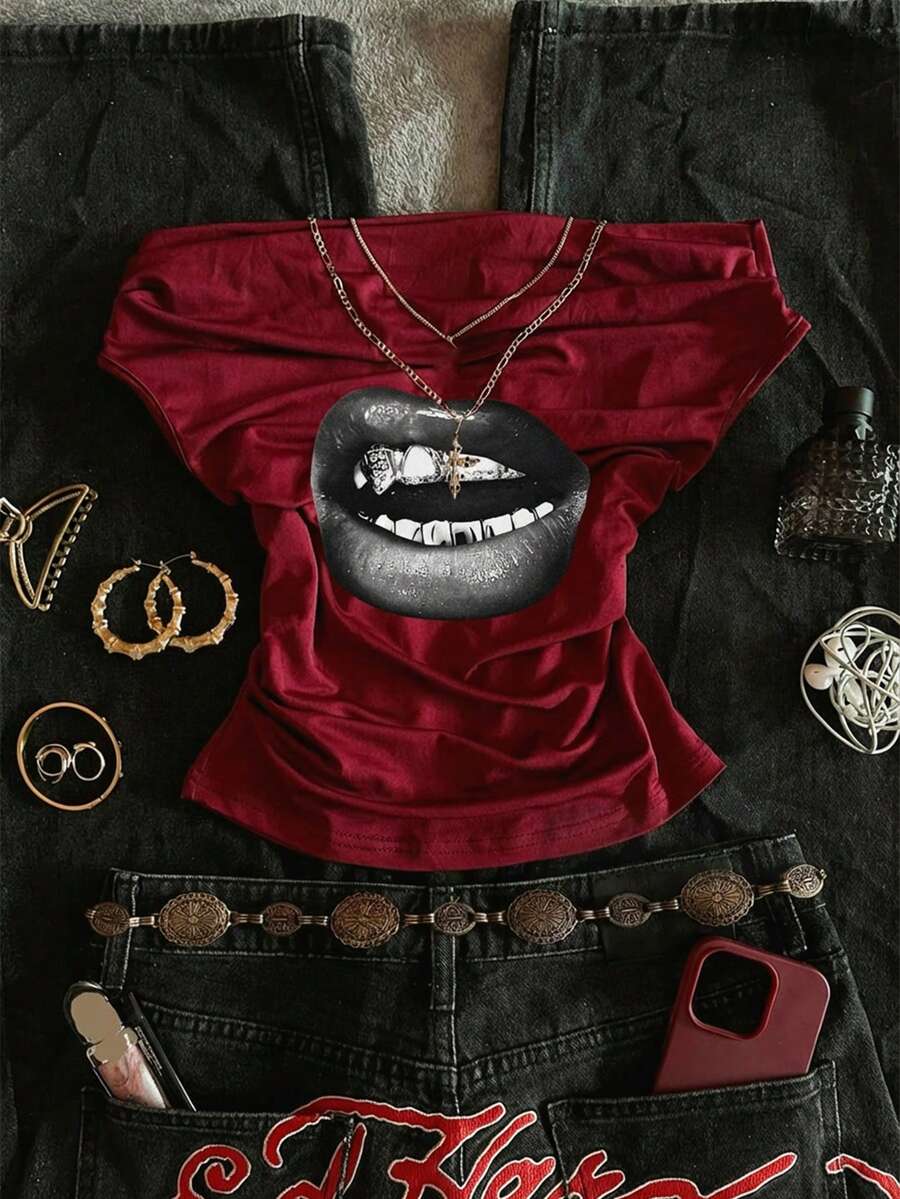 Attitoon T-shirt court à manches courtes serré avec imprimé de lèvres froissé à l'épaule dénudée, style décontracté rétro de rue. Convient pour le début de l'automne, polyvalent vintage, académique, sexy, mignon, Y2K, coconut girl, boho, hippie, festival de musique, printemps/été - Rouge foncé - Voir 1
