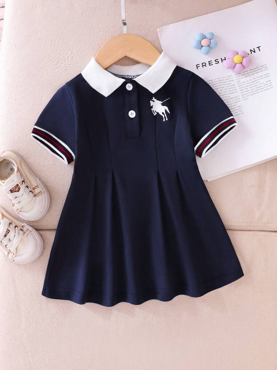 SHEIN 1件女嬰海軍藍白配色 Polo 洋裝,可愛馬匹印花,羅紋領口與袖口,夏季返校短袖幼童休閒套裝 - 寶藍色 - 查看 1