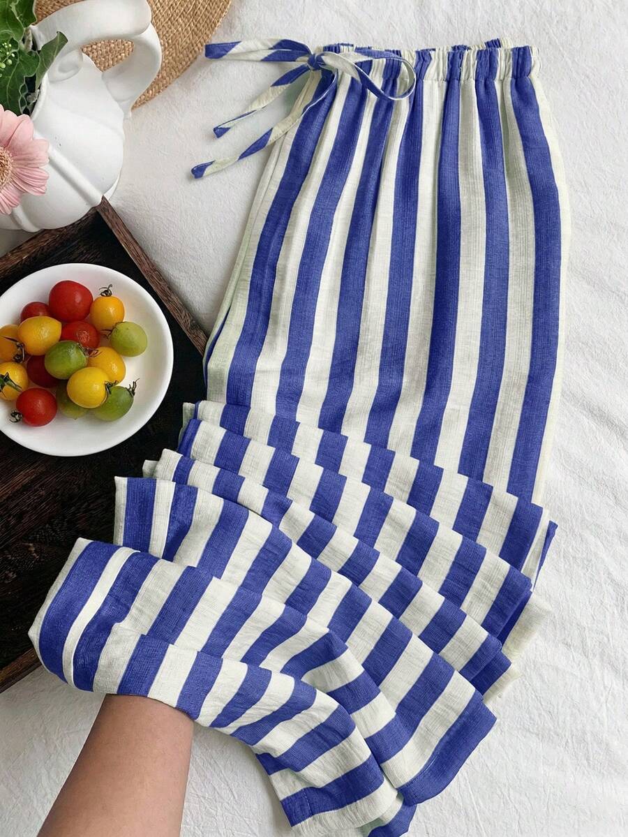 SHEIN EZwear Pantalones de talla grande con cordón en la cintura, a rayas azules y blancas - Azul y blanco - Ver 1