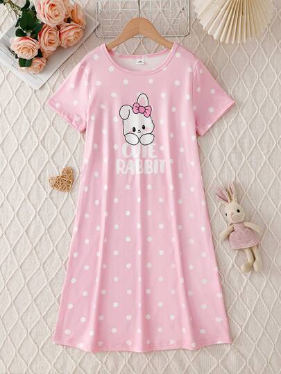 Áo ngủ ngắn tay cổ tròn màu hồng nhạt tối giản cho bé gái, họa tiết chấm bi và chữ cái tiếng Anh, hình thỏ dễ thương.