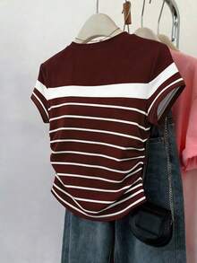 SHEIN Áo thun nữ, họa tiết kẻ sọc cổ điển, áo mặc ngoài trời mùa hè thoải mái, thiết kế thanh lịch, đa năng cho mặc hàng ngày, hoạt động ngoài trời, mua sắm, du lịch. - Màu Đỏ Sâu - Xem 2