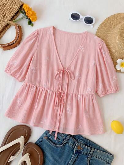 Comfortcana 2026 Primavera/Verano Nueva Blusa de Mujer con Volantes en la Cintura, Bordado de Flores en Espuma Rosa, Manga Corta, Adecuada para Invierno, Pascua, Fiesta, Playa, Boda, Graduación, Elegante, Casual, Vacaciones, Deportes, Formal, Y2k, Negocios, Lentejuelas, Flecos, Volantes, Flores, Gráfico