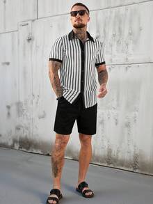 Manfinity CasualCool Camisa de polo de rayas con cuello, de corte recto y manga corta, versátil para uso diario. Camisa de punto con botones para hombre, en blanco y negro. Camisa de malla para hombre, para uso diario, ocio, viajes de fin de semana, actividades al aire libre, expediciones de viaje, entornos de trabajo relajados o ocasiones semi-formales. Regalo para novio/esposo, regalo de aniversario/cumpleaños, fiesta, vacaciones de verano, boda, de primavera a verano, atuendo de crucero, atuendo de yate, atuendo de playa para hombre. - Blanco - Ver 5