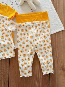 SHEIN LMoss Kids 新生女宝宝夏季休闲碎花荷叶边圆领短袖上衣和裤子四件套针织睡衣套装 - 彩色 - 查看 6