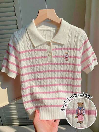 CovetEZ Áo thun nữ dệt kim kẻ sọc hiệu Niche, màu hồng sọc đang thịnh hành, cổ polo tay ngắn thêu hình gấu, siêu dễ thương, phù hợp cho mùa xuân và mùa hè.
