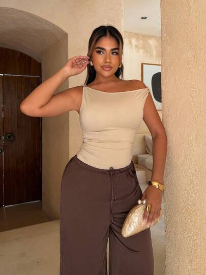 Maria Perezxox 女士纯色休闲不对称肩部金属装饰褶皱紧身衣，适合春秋季节