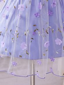 SHEIN Glamorique Kids 小女孩芋头紫色短袖薄纱公主裙，通体手工刺绣花朵，高腰飘逸蓬松薄纱裙摆。柔软亲肤的雪纺面料，适合花童、生日派对等场合。 - 紫色 - 查看 10