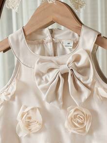 SHEIN Glamorique Kids 小女孩优雅无袖蝴蝶结3D网纱花朵公主裙，适合日常穿着、派对、旅行和度假 - 杏色 - 查看 5